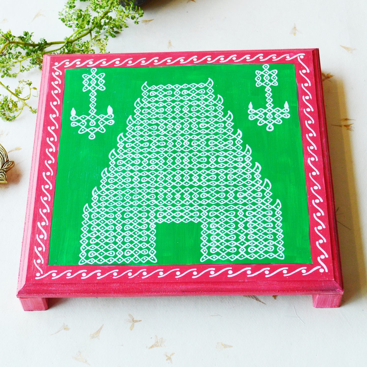 Aikiya Hand-Painted Kolam Manai – Pink & Green Temple Motif Chowki For Puja