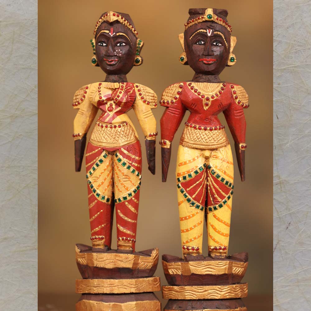 Marapachi Doll Set – Hand-Painted Wooden Couple Figurines in Yellow and Red with Traditional Detailing and Gold Highlights.