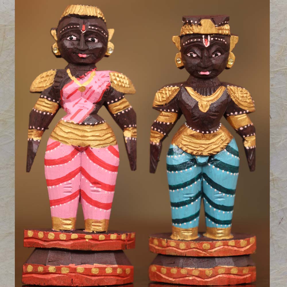 Marapachi Doll Set – Hand-Painted Wooden Couple Figurines in Pink and Blue with Gold Accents and Detailed Carving.