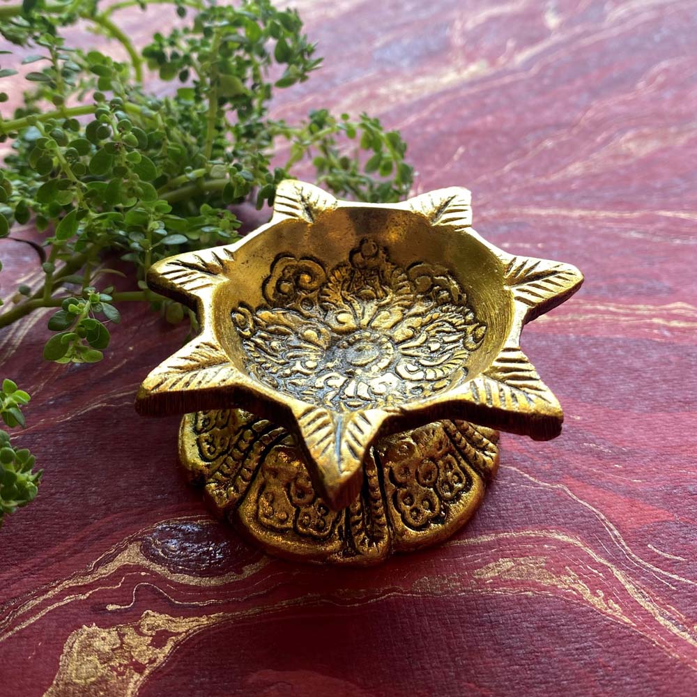 Silvery Oxidised Deepak Diya Stand – Star Shaped Brass Oil Lamp Holder with Intricate Floral Design