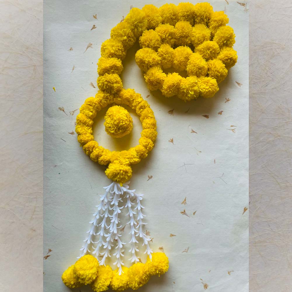 Lemon yellow single-string garland with a circular design and white accents, perfect for traditional and festive Indian decor.