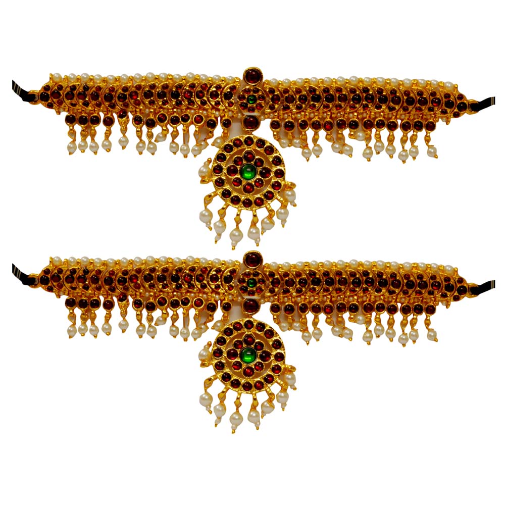 Traditional temple jewelry armlet (vanki) with kemp stones and pearls, featuring an intricate design and adjustable fit.