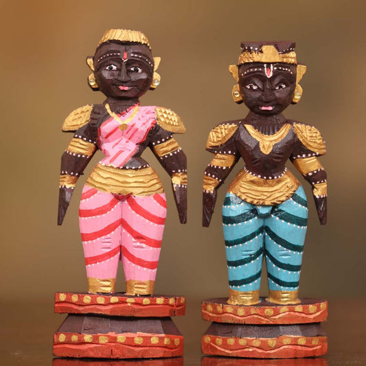 Marapachi Doll Set – Hand-Painted Wooden Couple Figurines in Pink and Blue with Gold Accents and Detailed Carving.