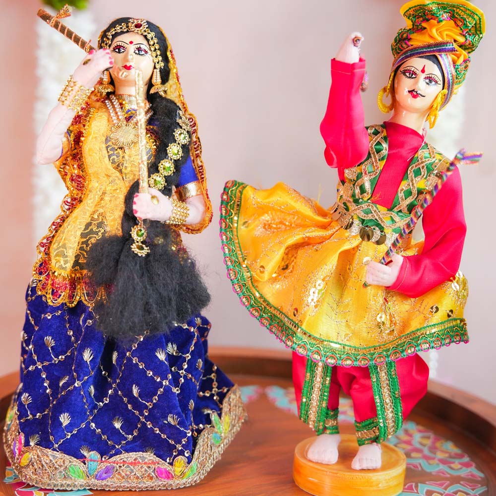 Navaratri Dandiya Couple Dolls in Traditional Costumes – Perfect for Festive Decor and Golu Display.